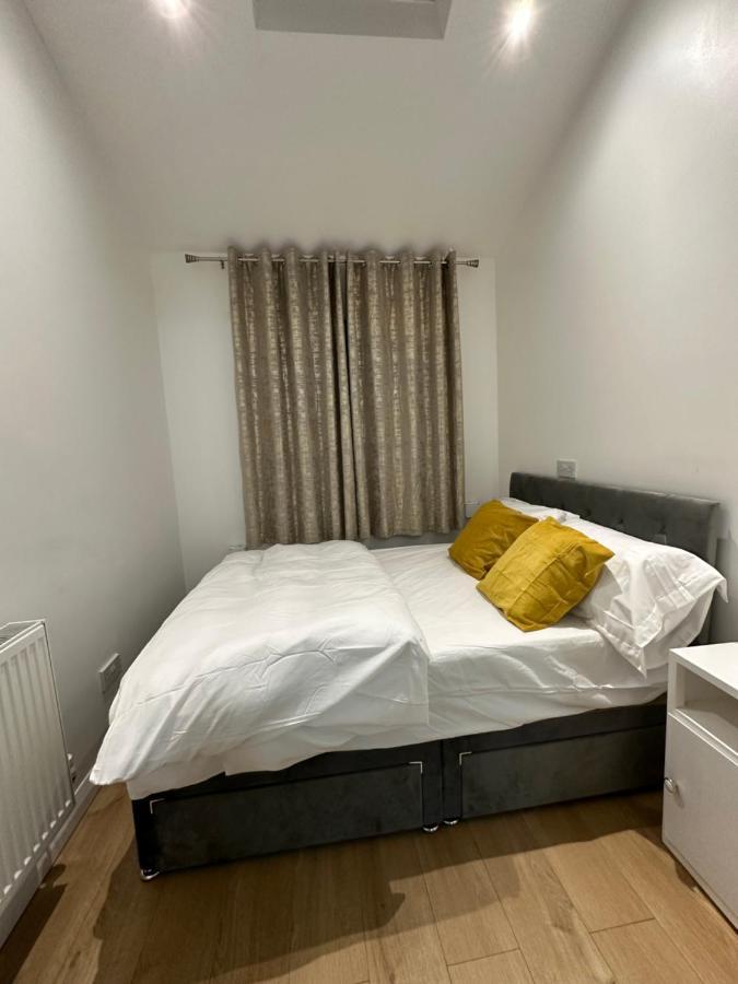 3Rd Studio Flat With Private Toilet And Bathroom Setup For Family Enjoyment 134 Keedonwood Road Bromley Exterior photo
