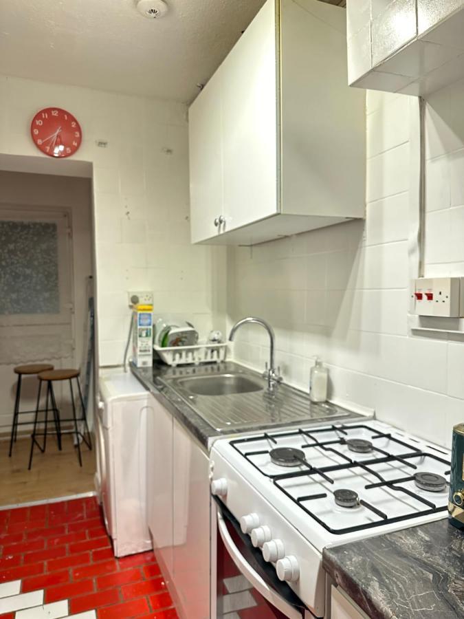 3Rd Studio Flat With Private Toilet And Bathroom Setup For Family Enjoyment 134 Keedonwood Road Bromley Exterior photo