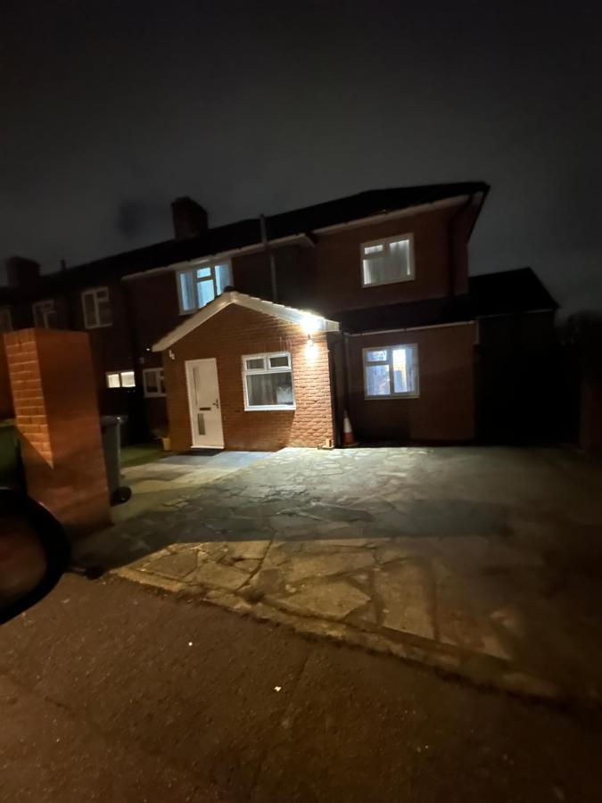 3Rd Studio Flat With Private Toilet And Bathroom Setup For Family Enjoyment 134 Keedonwood Road Bromley Exterior photo